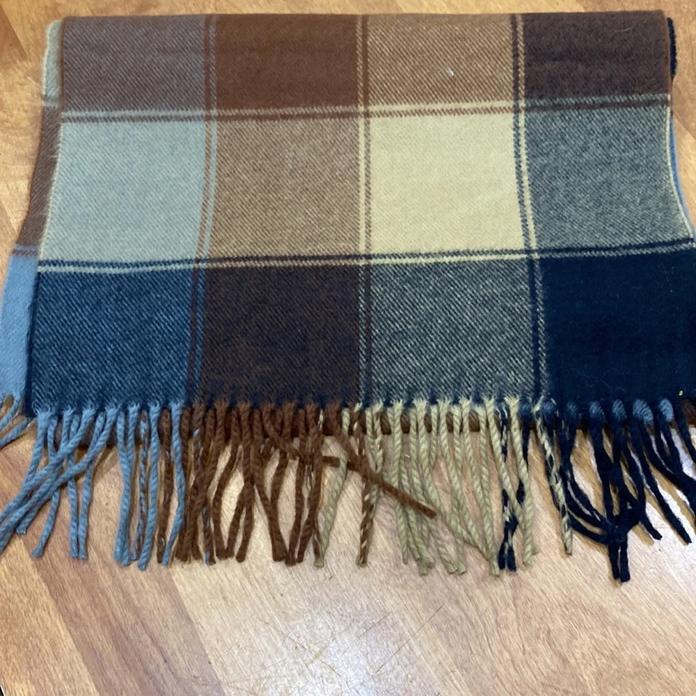 NWOT.  Set of 3, plaid scarves. - Picture 7 of 12